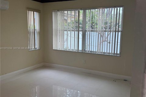 Купить виллу или дом в Хомстед, Флорида 5 спален, 191.84м2, № 2032864 - фото 12