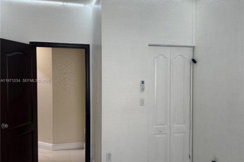 Купить виллу или дом в Хомстед, Флорида 5 спален, 191.84м2, № 2032864 - фото 20