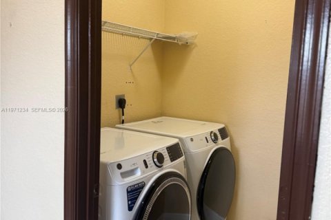 Купить виллу или дом в Хомстед, Флорида 5 спален, 191.84м2, № 2032864 - фото 21