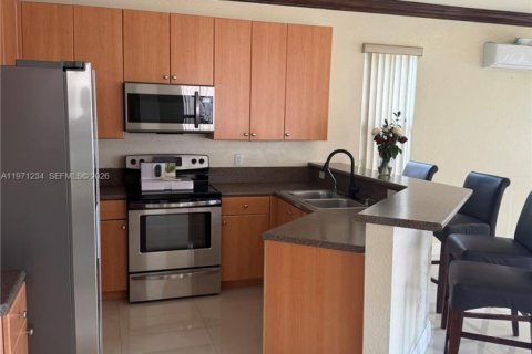 Купить виллу или дом в Хомстед, Флорида 5 спален, 191.84м2, № 2032864 - фото 15