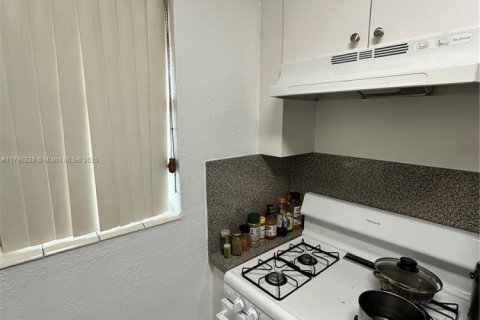 Condo in Miami, Florida, 1 bedroom  № 1711829 - photo 28