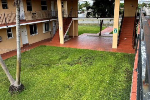 Condo in Miami, Florida, 1 bedroom  № 1711829 - photo 8