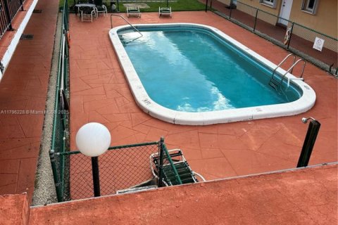Condo in Miami, Florida, 1 bedroom  № 1711829 - photo 6