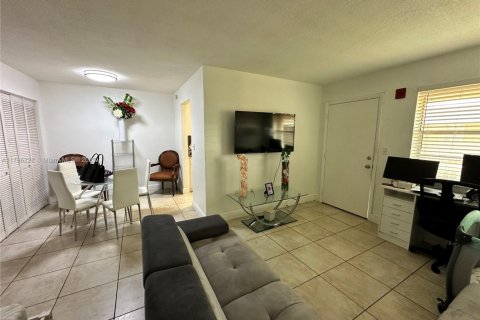 Condo in Miami, Florida, 1 bedroom  № 1711829 - photo 14