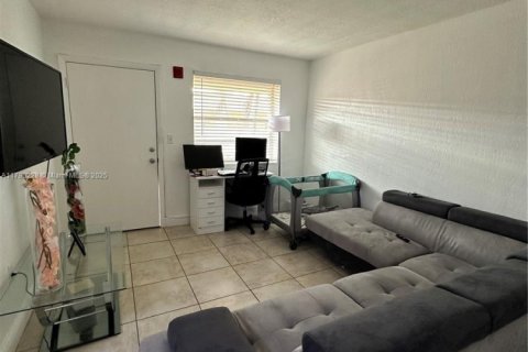 Condo in Miami, Florida, 1 bedroom  № 1711829 - photo 17