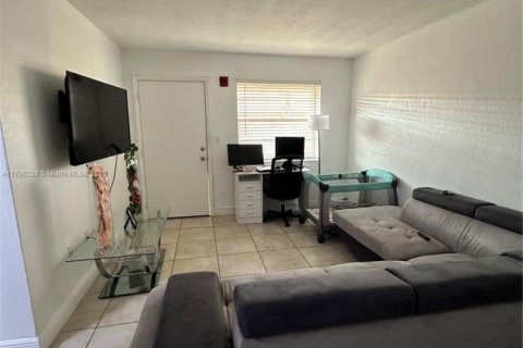 Condo in Miami, Florida, 1 bedroom  № 1711829 - photo 18