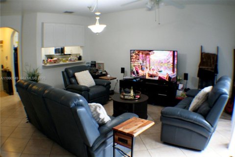 Adosado en venta en Miramar, Florida, 3 dormitorios, 148.74 m2 № 2057561 - foto 11