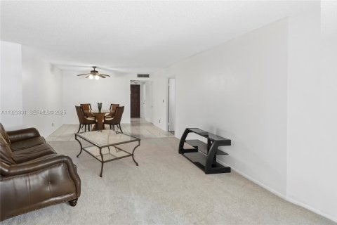 Купить кондоминиум в Холливуд, Флорида 1 спальня, 83.15м2, № 1982335 - фото 4