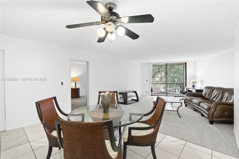 Купить кондоминиум в Холливуд, Флорида 1 спальня, 83.15м2, № 1982335 - фото 1