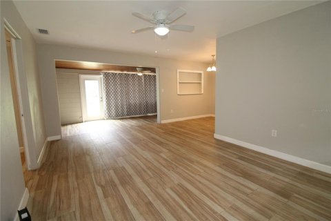Villa ou maison à louer à Sanford, Floride: 3 chambres, 127.46 m2 № 2149835 - photo 2