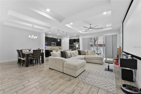 Townhouse in Longwood, Florida 4 bedrooms, 213.12 sq.m. № 2130855 - photo 4