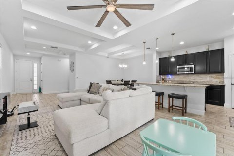 Townhouse in Longwood, Florida 4 bedrooms, 213.12 sq.m. № 2130855 - photo 8