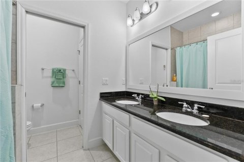 Townhouse in Longwood, Florida 4 bedrooms, 213.12 sq.m. № 2130855 - photo 14
