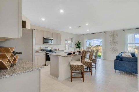Townhouse in Longwood, Florida 4 bedrooms, 213.12 sq.m. № 2130855 - photo 5
