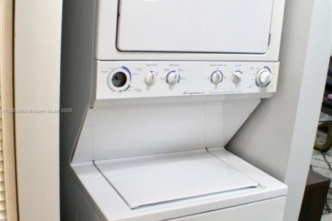 Снять в аренду кондоминиум в Холливуд, Флорида 2 спальни, 78.97м2, № 1924187 - фото 14