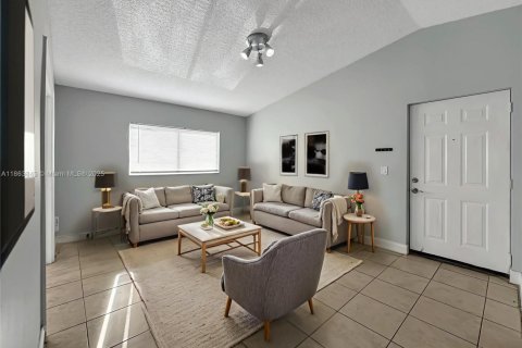 Condominio en alquiler en Hollywood, Florida, 2 dormitorios, 78.97 m2 № 1924187 - foto 7