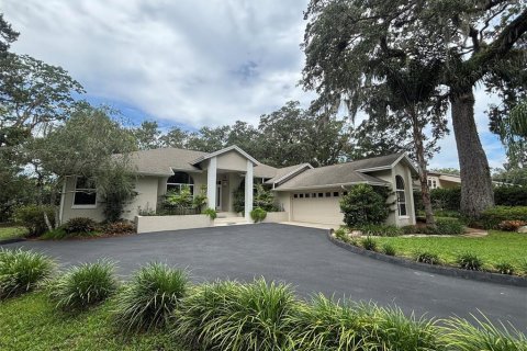 House in Crystal River, Florida 3 bedrooms, 214.88 sq.m. № 1835702 - photo 1
