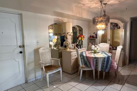 Купить кондоминиум в Санни-Айлс-Бич, Флорида 2 спальни, 82.87м2, № 2053512 - фото 11