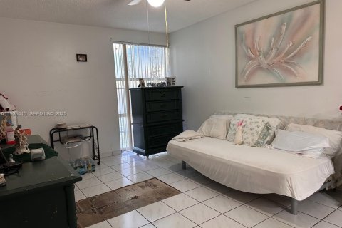 Купить кондоминиум в Санни-Айлс-Бич, Флорида 2 спальни, 82.87м2, № 2053512 - фото 24