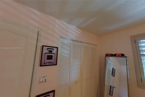 House in Cooper City, Florida 3 bedrooms, 186.92 sq.m. № 1921143 - photo 11