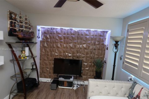 House in Cooper City, Florida 3 bedrooms, 186.92 sq.m. № 1921143 - photo 15