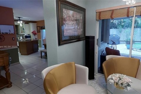 House in Cooper City, Florida 3 bedrooms, 186.92 sq.m. № 1921143 - photo 20