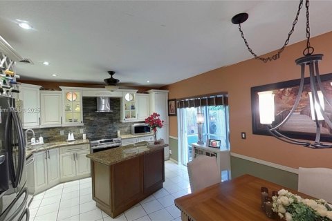 House in Cooper City, Florida 3 bedrooms, 186.92 sq.m. № 1921143 - photo 28