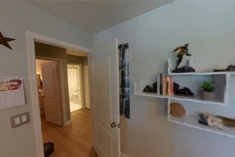 House in Cooper City, Florida 3 bedrooms, 186.92 sq.m. № 1921143 - photo 19