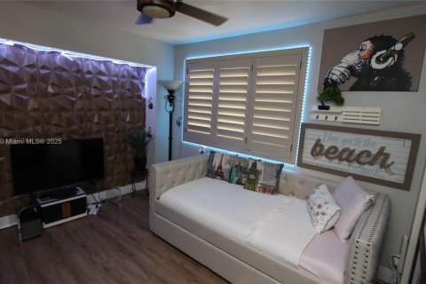 House in Cooper City, Florida 3 bedrooms, 186.92 sq.m. № 1921143 - photo 16