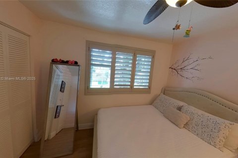 House in Cooper City, Florida 3 bedrooms, 186.92 sq.m. № 1921143 - photo 9