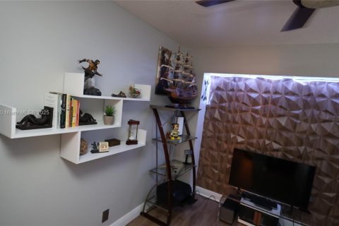 House in Cooper City, Florida 3 bedrooms, 186.92 sq.m. № 1921143 - photo 13