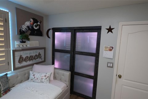 House in Cooper City, Florida 3 bedrooms, 186.92 sq.m. № 1921143 - photo 18