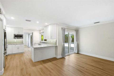 House in Sarasota, Florida 4 bedrooms, 172.71 sq.m. № 2101641 - photo 17