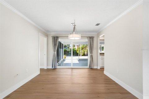 House in Sarasota, Florida 4 bedrooms, 172.71 sq.m. № 2101641 - photo 13