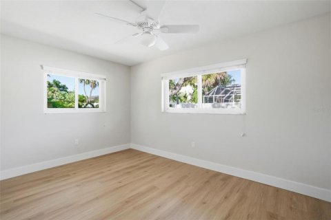 House in Sarasota, Florida 4 bedrooms, 172.71 sq.m. № 2101641 - photo 27