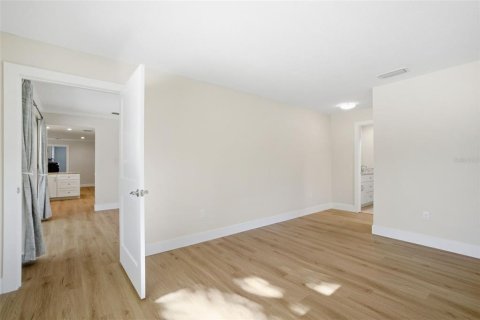 House in Sarasota, Florida 4 bedrooms, 172.71 sq.m. № 2101641 - photo 20