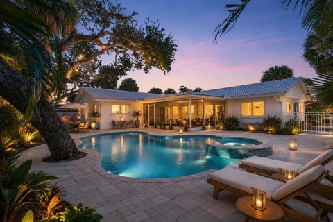 House in Sarasota, Florida 4 bedrooms, 172.71 sq.m. № 2101641 - photo 4