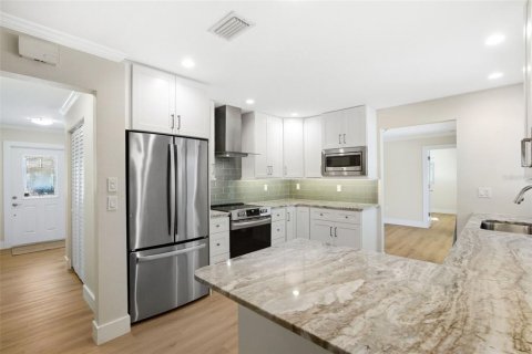 House in Sarasota, Florida 4 bedrooms, 172.71 sq.m. № 2101641 - photo 7