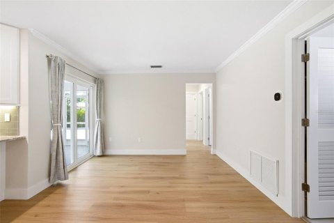 House in Sarasota, Florida 4 bedrooms, 172.71 sq.m. № 2101641 - photo 16