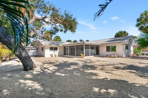 House in Sarasota, Florida 4 bedrooms, 172.71 sq.m. № 2101641 - photo 5