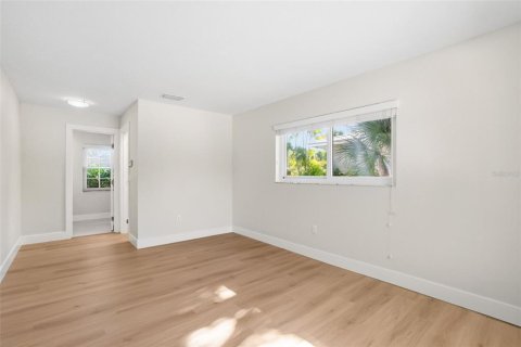 House in Sarasota, Florida 4 bedrooms, 172.71 sq.m. № 2101641 - photo 19