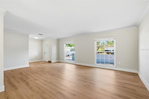 House in Sarasota, Florida 4 bedrooms, 172.71 sq.m. № 2101641 - photo 10
