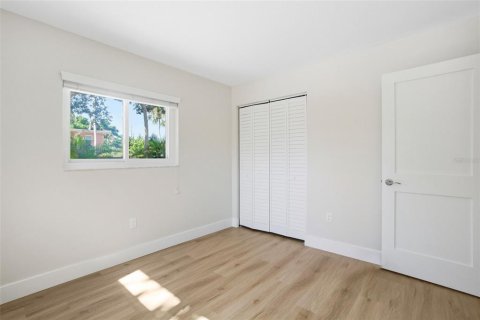 House in Sarasota, Florida 4 bedrooms, 172.71 sq.m. № 2101641 - photo 28