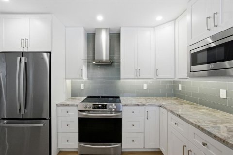 House in Sarasota, Florida 4 bedrooms, 172.71 sq.m. № 2101641 - photo 8