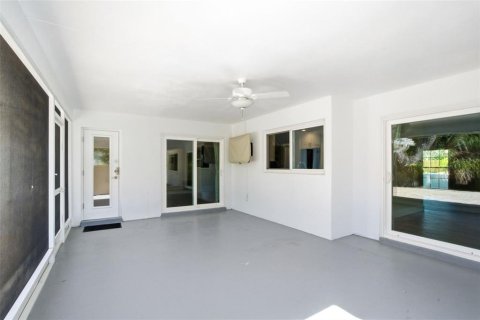 House in Sarasota, Florida 4 bedrooms, 172.71 sq.m. № 2101641 - photo 30