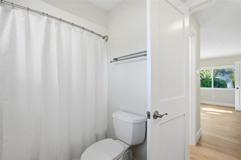 House in Sarasota, Florida 4 bedrooms, 172.71 sq.m. № 2101641 - photo 22