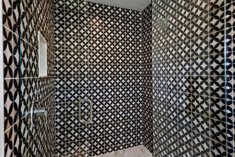 Casa en venta en Sarasota, Florida, 8 dormitorios, 394.37 m2 № 2114562 - foto 21