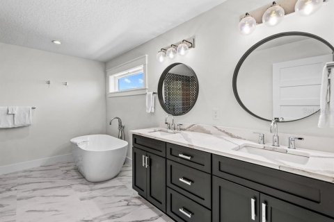 Casa en venta en Sarasota, Florida, 8 dormitorios, 394.37 m2 № 2114562 - foto 19