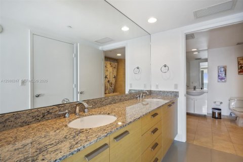 Condominio en alquiler en Hallandale Beach, Florida, 2 dormitorios, 100.89 m2 № 2355195 - foto 12