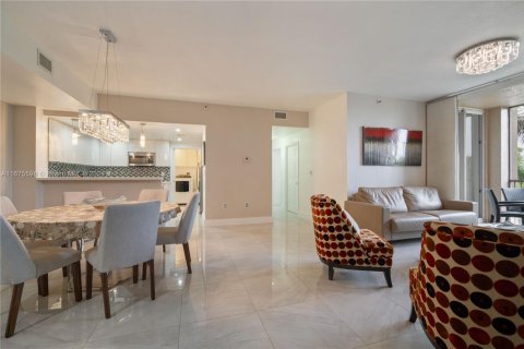 Купить кондоминиум в Дорал, Флорида 3 спальни, 135.64м2, № 1399780 - фото 15